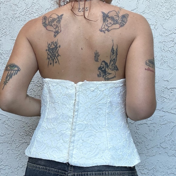 Beautiful Lace Corset, Never Worn - Picture 5 of 11